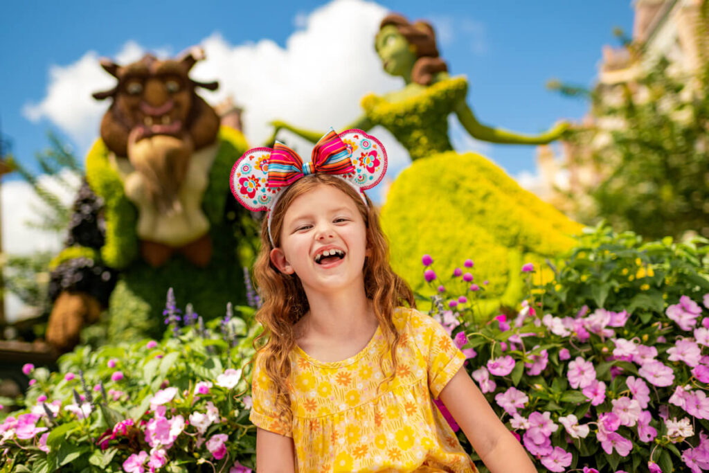 0609ZN 10551AFN xak 1200x800 5b2df79 1 Niña disfrutando el International Flower & Garden Festival en EPCOT, Walt Disney World