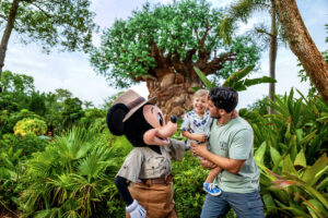 WDW DAK Tree of Life Mickey with Guests 2 Photography 1200x800 5b2df79 1 Walt Disney World Mickey with family